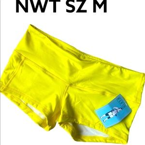 NWT ORIGINAL FLEO MID RISE 2.5 inseam vibrant yellow shorts